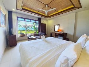 Säng eller sängar i ett rum på Hotel Genggong
