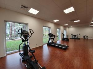 DWIE SOSNY-Apartament na wydmie - 365PAM tesisinde fitness merkezi ve/veya fitness olanakları