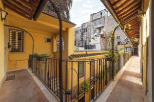 Μπαλκόνι ή βεράντα στο Amazing studio in Campo de Fiori - FromHometoRome