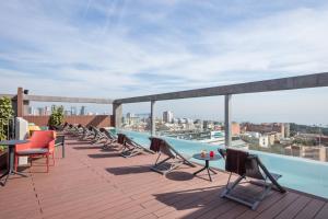 Piscina en o cerca de Acta Voraport