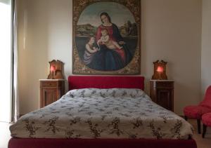A bed or beds in a room at Marbel Gandolfo