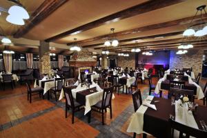 a restaurant with tables and chairs in a room at AmberRoom in Pruszcz Gdański