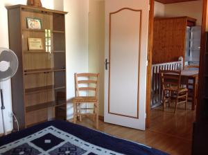a room with a door and a table and chairs at Joli appartement très clair in Le Verdon-sur-Mer
