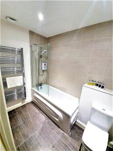 a bathroom with a shower and a toilet at Manchester Holiday Apartment in Manchester +20 photos