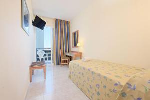 Postel nebo postele na pokoji v ubytování azuLine Hotel Pacific