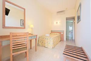 Postel nebo postele na pokoji v ubytování azuLine Hotel Pacific