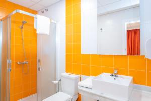 Koupelna v ubytování Benarrabá Hostel