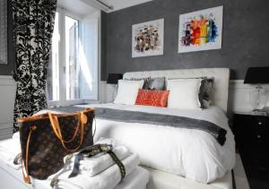 Cama ou camas em um quarto em Royal Suite Trinità Dei Monti