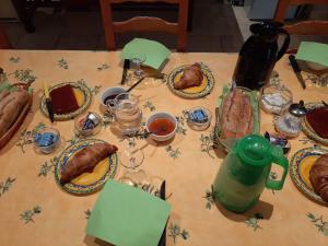 Φωτογραφία από το άλμπουμ του Chambres D’hôtes Lou Jassou σε Lapanouse-de-Cernon