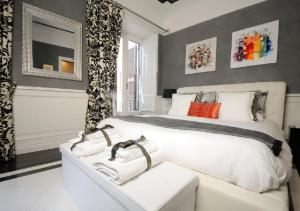 Cama ou camas em um quarto em Royal Suite Trinità Dei Monti