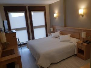 Cama o camas de una habitación en Hotel Alda A Boira