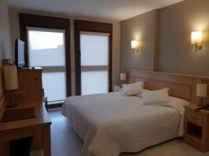Cama o camas de una habitación en Hotel Alda A Boira
