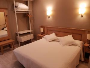 Cama o camas de una habitación en Hotel Alda A Boira