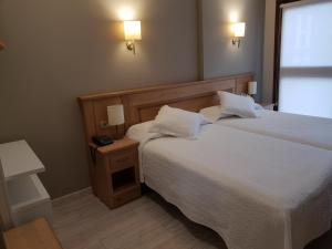 Cama o camas de una habitación en Hotel Alda A Boira