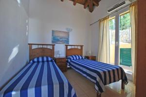 Ένα ή περισσότερα κρεβάτια σε δωμάτιο στο Villa Del Mare Ligure Elvezia +40 φωτογραφίες