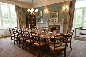 Um restaurante ou outro lugar para comer em Chesthill House and Estate, Glen Lyon