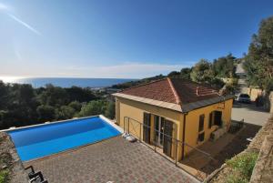 Πισίνα στο ή κοντά στο Villa Del Mare Ligure Elvezia