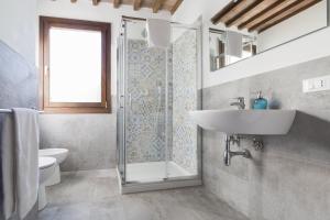 
a bathroom with a toilet, sink and tub at Authentic flat in the city center in Florence
