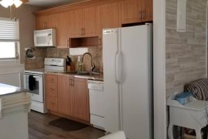 Dapur atau dapur kecil di Unit 4, 3220 NE 15th St.