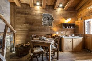 Η κουζίνα ή μικρή κουζίνα στο Brieis Relais Alpino