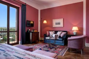 TV a/nebo společenská místnost v ubytování Hotel Baglio Oneto dei Principi di San Lorenzo - Luxury Wine Resort