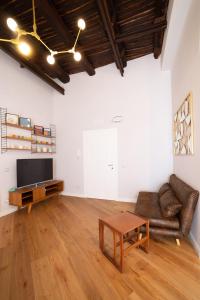 Posedenie v ubytovaní Design Apartment Next Sorbillo on Tribunali St By HouseinNaples