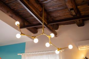 Fotografia z galérie ubytovania Design Apartment Next Sorbillo on Tribunali St By HouseinNaples v Neapole
