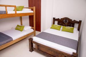 2 stapelbedden in een kamer met 3-3-3-3-3-3-3-3-3-3-3-3-3-3-3-3-3-2-3-3-2-3-3-2-3-3-3-3-2-3-3-3-2-3-3-3-3-2-3-3-3-2 bij Ayenda Hotel Coral in Santa Marta