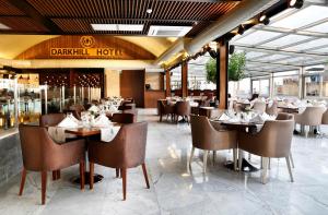 Restaurace v ubytování Darkhill Hotel