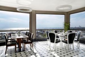 Posezení v ubytování Darkhill Hotel