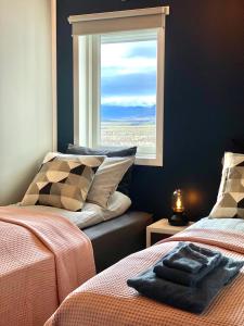 Postel nebo postele na pokoji v ubytování Nátthagi Luxury Cottage