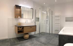 Ένα μπάνιο στο Ferienwohnung Lilie