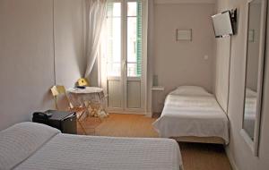 Un pat sau paturi într-o cameră la Hotel Solara