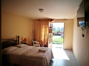 Postel nebo postele na pokoji v ubytování Las Cumbres INN