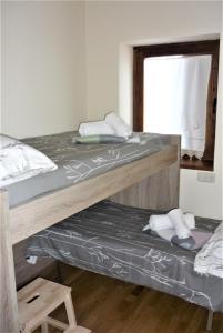 two bunk beds in a room with a mirror at Apartament CA DE GALLISCA B in Pla de l'Ermita
