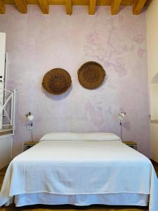 A bed or beds in a room at B&B MARNUDD