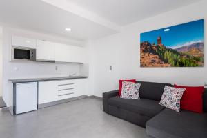 A kitchen or kitchenette at APARTAMENTOS BLUE EYES