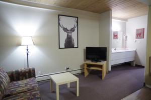 A seating area at Canadas Best Value Inn and Suites Fernie