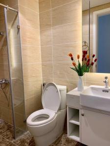 Phòng tắm tại Vinhomes D'Capitale Apartment - by Bayhomes