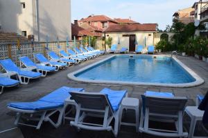 Бассейн в Family Hotel Chris или поблизости