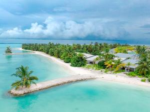 Letecký snímek ubytování Rahaa Resort Maldives