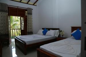 Кровать или кровати в номере White Villa Koggala