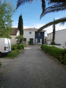 a white van parked in front of a house at Les Algues du Grau in Le Grau-dʼAgde