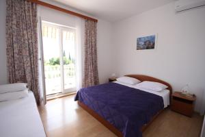 Postel nebo postele na pokoji v ubytování Apartments and rooms Nikola 1 - free parking