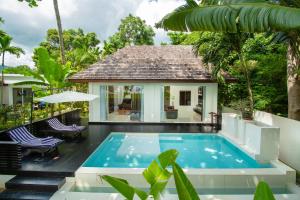 Bazén v ubytování Zara Beach Resort Koh Samui nebo v jeho okolí