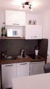 Köök või kööginurk majutusasutuses BoHémian Studio in Sète Center