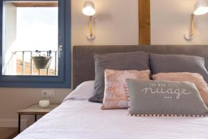 A bed or beds in a room at El Mirador de Eloísa