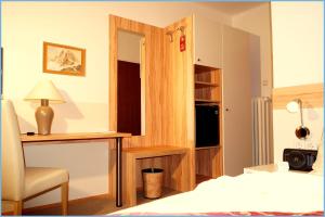 Cucina o angolo cottura di All Inclusive Hotel Sonnenhügel