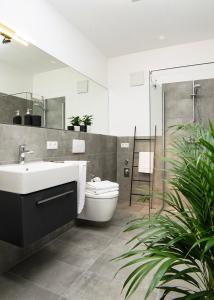 Vonios kambarys apgyvendinimo įstaigoje Prime Park Deluxe Apartment Aschaffenburg