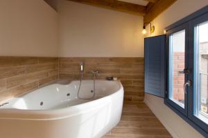 A bathroom at El Mirador de Eloísa Még 37 kép